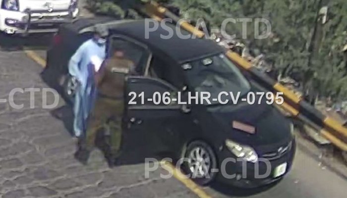 لاہور دھماکے میں استعمال ہونے والی گاڑی کی تصویر سامنے آگئی