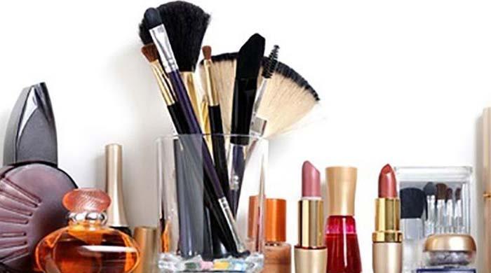 بجٹ میں میک اپ، شیمپو اور پرفیومز بھی مہنگے کر دیے گئے