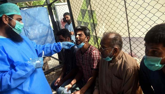 پاکستان: کورونا سے 76 اموات، مثبت کیسز کی شرح 3.1 ریکارڈ