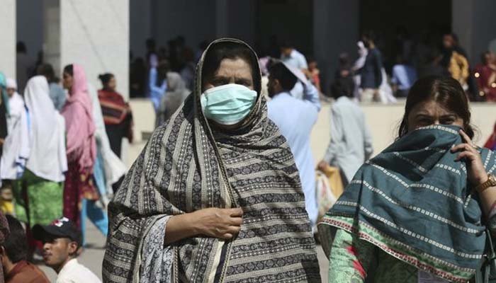 پاکستان: 4 ماہ بعد کورونا کے کیسز ایک ہزار سے بھی کم ہو گئے