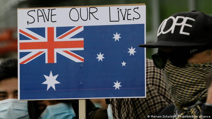 افغانستان:  برطانیہ کا مزید افغان ملازمین کو منتقل کرنے کا فیصلہ