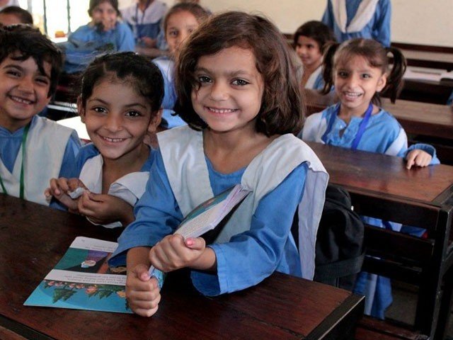 وفاقی تعلیمی اداروں میں پہلی سے چوتھی، چھٹی اور ساتویں کے طلبا بغیر امتحان پاس کرنے کا فیصلہ