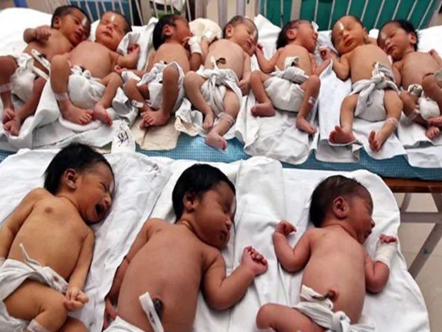 خاتون کے ہاں ایک ساتھ 10 بچوں کی پیدائش