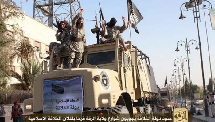 افغان طالبان نے امریکی فورسز کی گاڑیوں اور اسلحہ پر قبضہ کرلیا