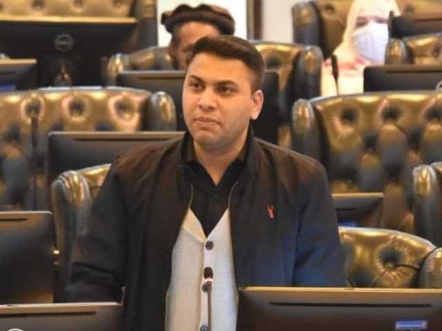 ایئرپورٹ پر کورونا ٹیسٹ کیلیے روکنے پر پی ٹی آئی ایم پی اے بلاول آفریدی آپے سے باہر