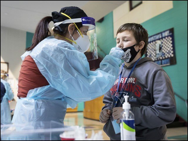 اسکولوں میں سارے عملے اور بچوں کے کورونا ٹیسٹ کیے جائیں، عالمی ادارہ صحت