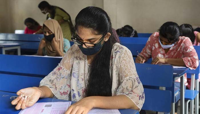لاہور میں انٹرمیڈیٹ کے امتحانات کا آغاز ہوگیا