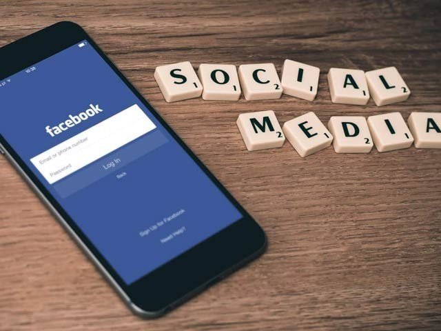 جدید ڈجیٹل تربیتی کورس کے لیے فیس بک اور کورسیرا کا اشتراک