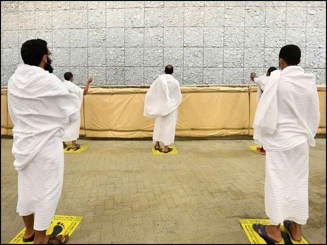 حجاج کرام منیٰ پہنچ گئے؛ رمی جمرات میں شیطانوں کو کنکریاں ماری گئیں