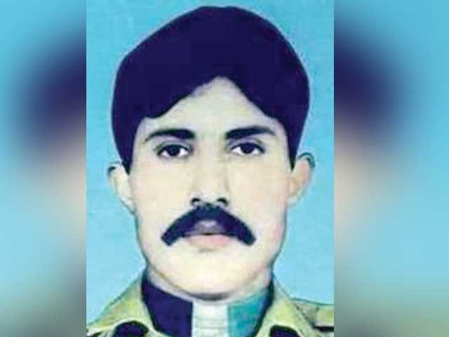 کارگل معرکے میں بہادری کی داستان رقم کرنے والے حوالدار لالک جان کا آج یوم شہادت