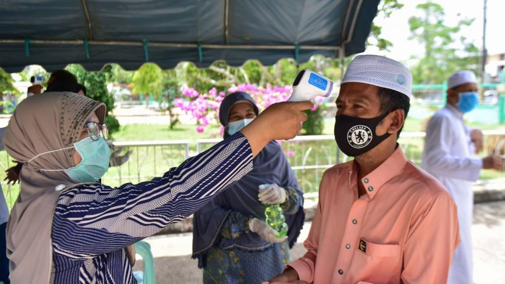 انڈونیشیا نے ملک بھر میں کورونا لاک ڈاؤن نافذ کردیا