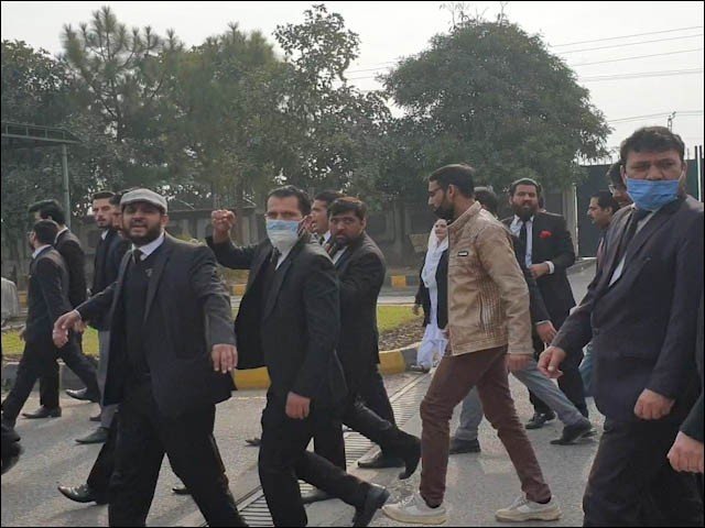 ہائی کورٹ پر حملے میں ملوث 34 وکلا کے خلاف کارروائی شروع