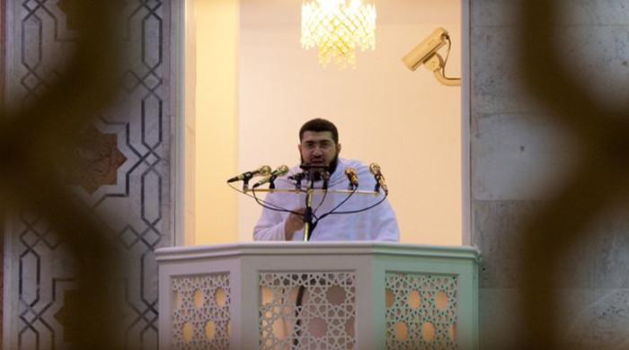 نبی کریم صلی اللہ علیہ وآلہ وسلم نے فرمایا جس علاقے میں طاعون پھیلے لوگ وہاں سے باہر نہ نکلیں: خطبہ حج