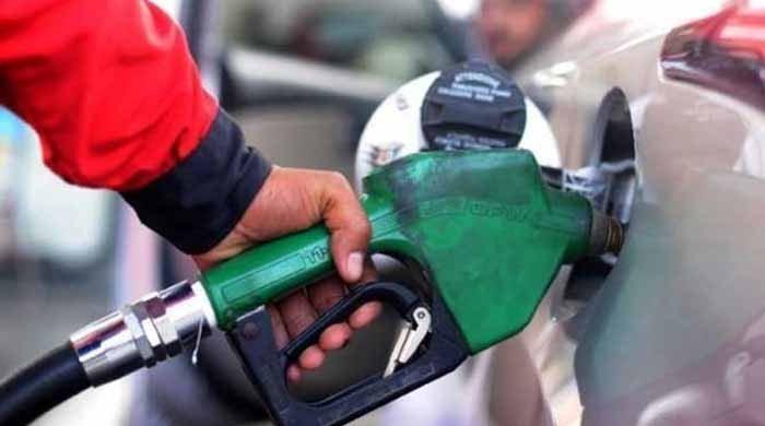 اوگرا نے پیٹرول کی قیمت میں ساڑھے 11 روپے فی لیٹر اضافے کی سفارش کر دی