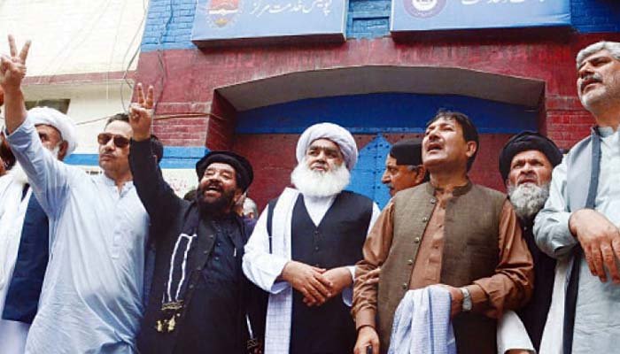 پولیس نے اپوزیشن کو بجلی گھر تھانے میں پریس کانفرنس سے روک دیا