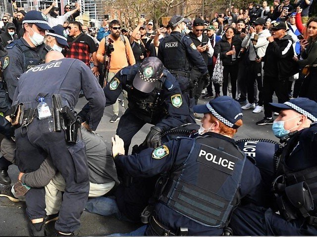 آسٹریلیا ؛ لاک ڈاؤن میں سختی اور توسیع پر ہنگامے پھوٹ پڑے