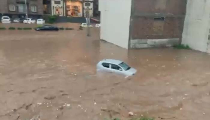 اسلام آباد: سیکٹر ای الیون میں کئی عمارتوں کے تہہ خانوں میں پانی موجود