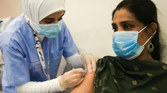 پاکستان میں موڈرنا ویکسینیشن کا آغاز، کن بیماریوں میں مبتلا افراد لگوا سکتے ہیں؟