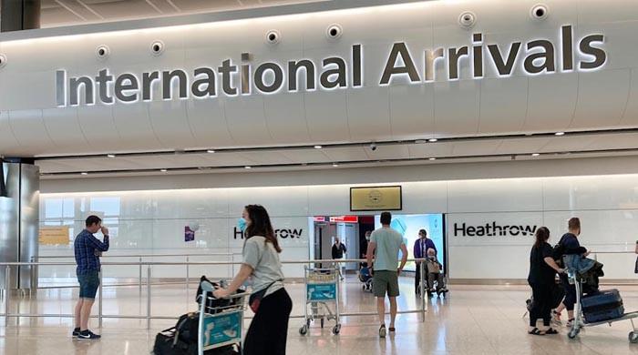 برطانیہ کا کورونا سے بری طرح متاثر بھارت کو ریڈ لسٹ سے نکالنے کا اعلان