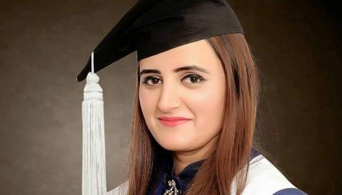 فلائٹ لیفٹیننٹ ڈاکٹر ماہ نور کورونا کے باعث انتقال کر گئیں