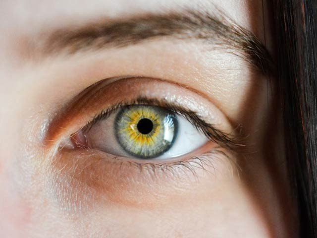 آنکھ کی پتلی اور ذہانت کے درمیان تعلق کا انکشاف