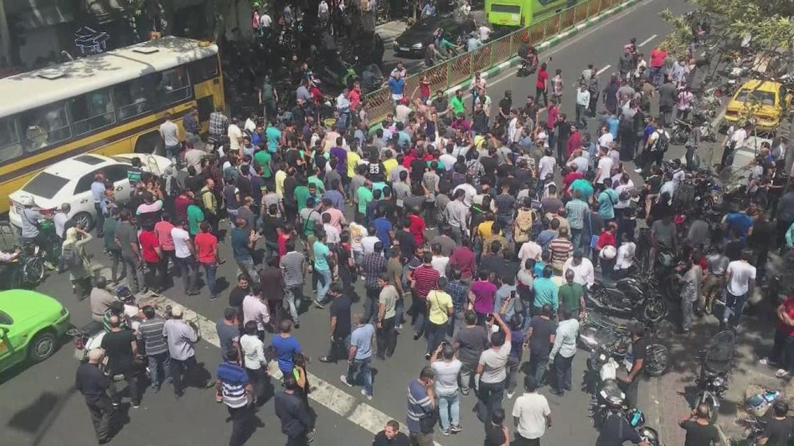 ایران: اہواز میں گرفتاریاں، تہران میں خامنہ ای کے خلاف مظاہرے