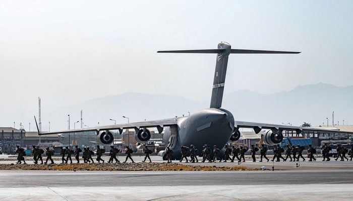 20 سالہ جنگ کا خاتمہ: افغانستان سے امریکی انخلا مکمل ، طالبان کا جشن