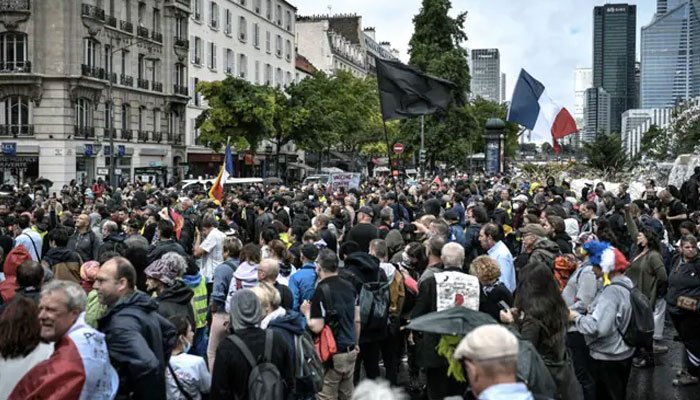 کورونا پابندیوں کے خلاف دنیا کے مختلف ممالک میں احتجاج