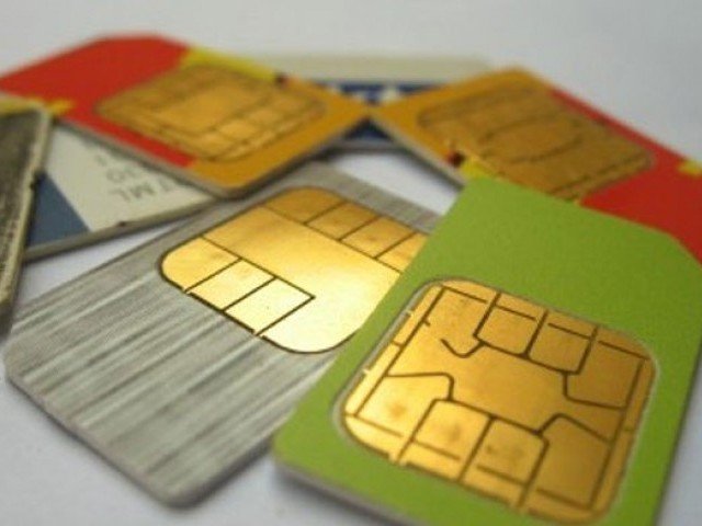 پشاور میں 31 اگست تک ویکسینیشن نہ کرانے والوں کی سم بند کرنے کا فیصلہ