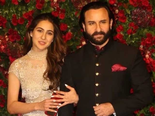 سارہ کی چھوٹے بھائی جہانگیر کے ہمراہ والد کو سالگرہ کی مبارکباد، تصویروائرل