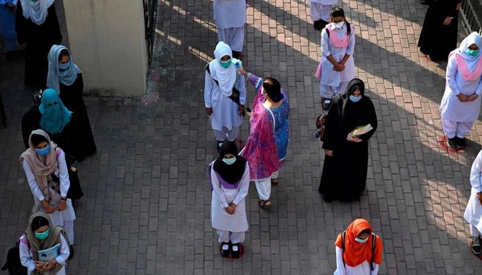 پنجاب: 16 سے 18 سال کے طلبہ کی ویکسی نیشن کی اجازت لینے کا فیصلہ