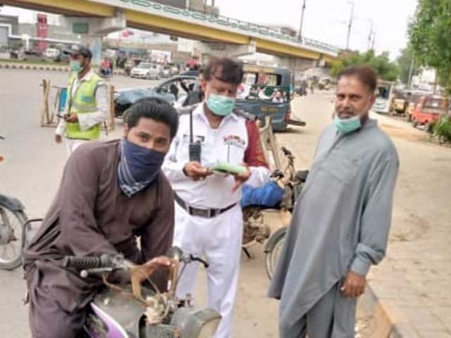 کراچی ٹریفک پولیس کے تمام اہلکاروں و افسران کی کورونا ویکسینیشن
