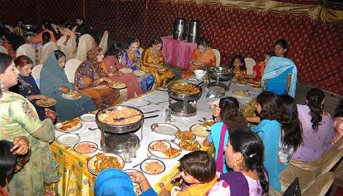 کراچی: پولیس نے لاک ڈاؤن میں شادی کی تقریب پر ہلہ بول دیا