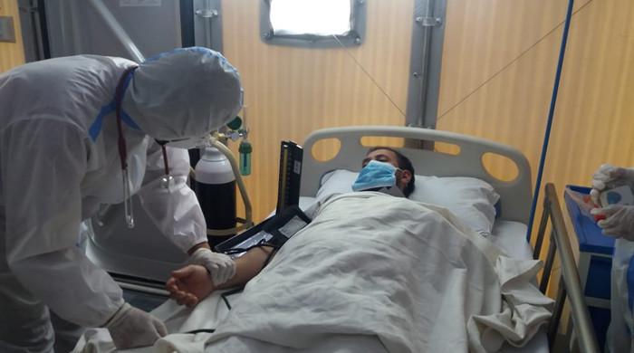 کورونا نے پاکستان میں مزید 84 جانیں لے لیں