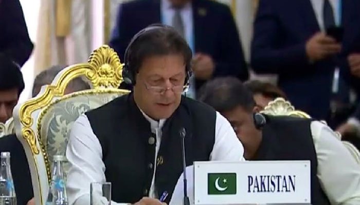 دنیا نے افغانستان کو تنہا چھوڑا تو مختلف بحران جنم لیں گے: عمران خان