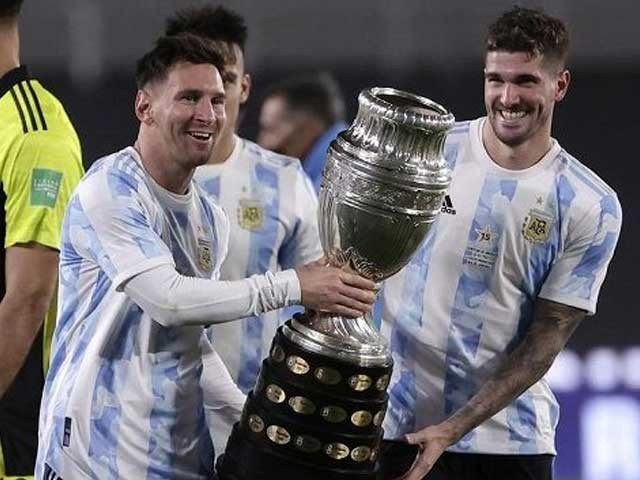 لیونل میسی نے ہیٹ ٹرک بنا کر پیلے کا ریکارڈ توڑ دیا