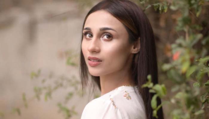 اداکارہ و ماڈل مشال خان کو تیزاب حملے کی دھمکی