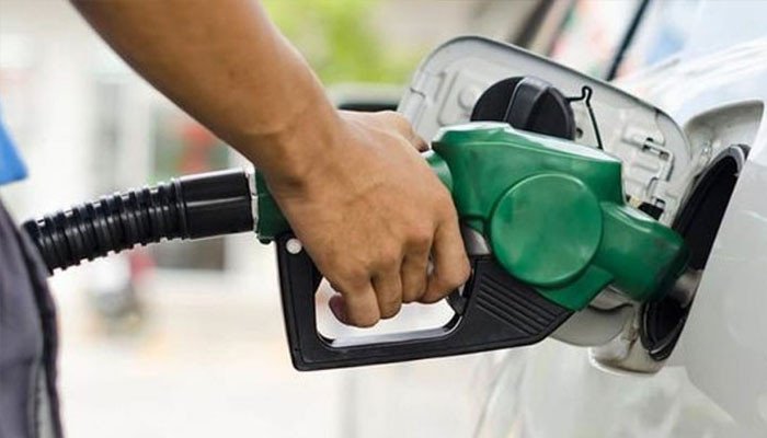 پنجاب میں ویکسین نہ لگوانے والوں کو آج سے پیٹرول نہیں ملے گا