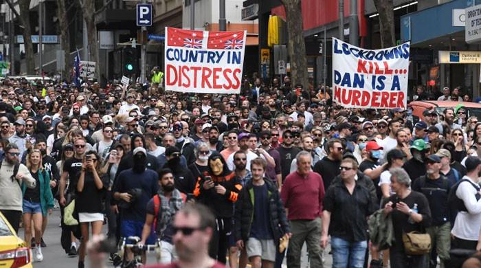 میلبرن:کورونا لاک ڈاؤن کیخلاف شہریوں کا احتجاج، جھڑپوں میں متعدد پولیس اہلکار زخمی