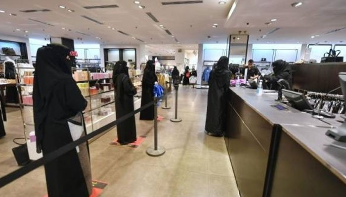 سعودی خواتین ملازمین کی اوسط ماہانہ تنخواہ میں مردوں کے مقابلے میں زیادہ اضافہ