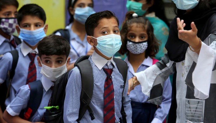 بارش کے باعث کراچی سمیت سندھ بھر میں آج تمام نجی اسکول بند رکھنے کا فیصلہ