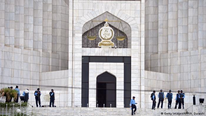 وکلا کی ڈگریاں چیک کروانے کا عندیہ: کئی حلقوں کی طرف سے خیرمقدم