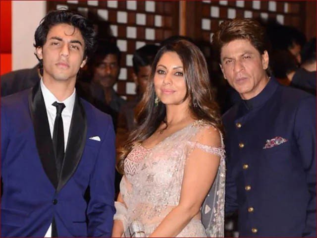 آریان خان والدین کی شادی کی سالگرہ پر رہائی نہ ملنے پر آب دیدہ