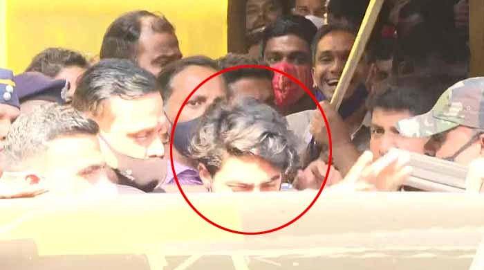 منشیات کیس میں گرفتار آریان خان تقریباً ایک ماہ بعد جیل سے رہا