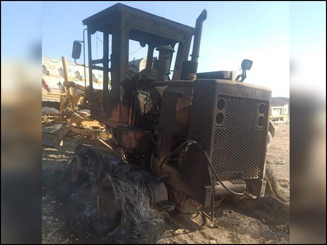 نامعلوم ملزمان نے سی پیک روڈ کے کنٹریکٹر کی قیمتی مشینری جلا دی