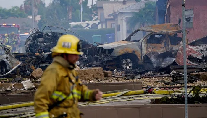 امریکا میں چھوٹا طیارہ رہائشی علاقے میں گر کر تباہ، 2 افراد ہلاک