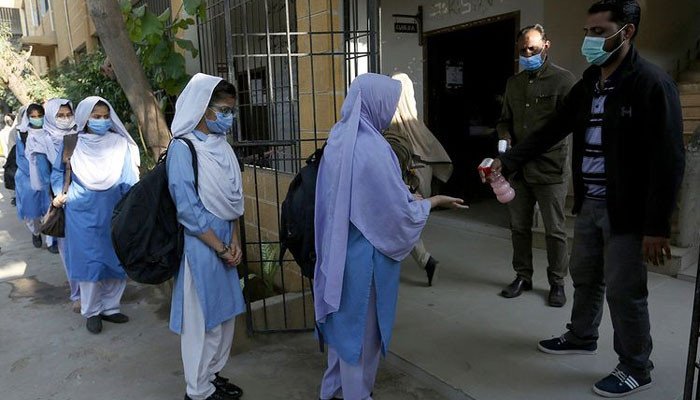 ملک بھر میں 100 فیصد حاضری کے ساتھ اسکول کھل گئے
