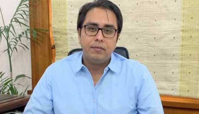 وزیراعظم کے معاون خصوصی شہباز گل کے وارنٹ گرفتاری جاری