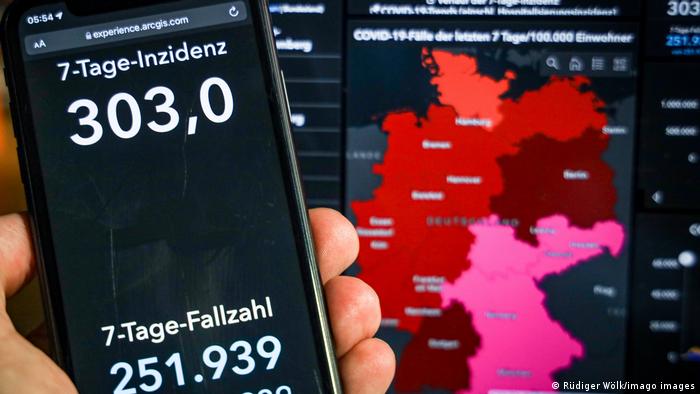جرمنی: فی ایک لاکھ افراد میں کورونا کیسز کی ہفتہ وار اوسط 300 سے متجاوز