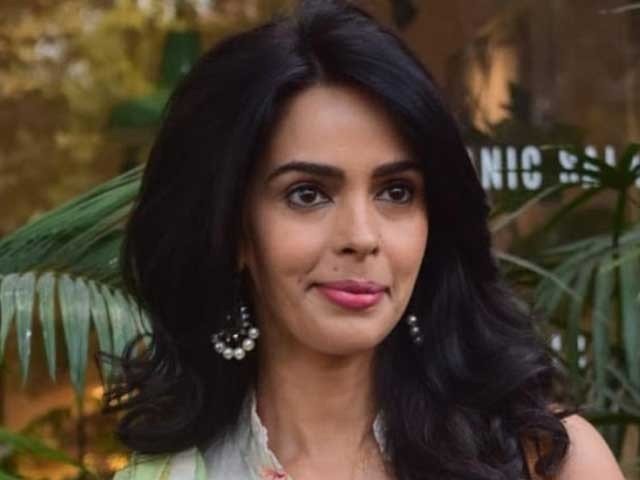 ملیکا شراوت کا بوائے فرینڈ انکی کونسی عادت سے پریشان ہے، اداکارہ نے بتا دیا